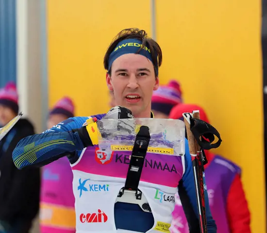 Rasmus Wickbom efter målgång vid VM på medeldistans i Finland 2022.