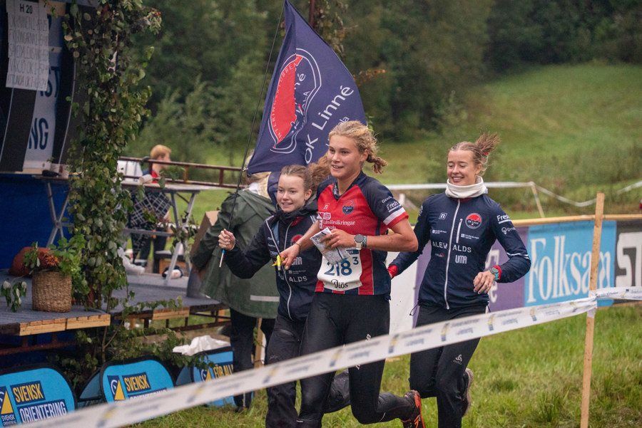 Elsa Hedin, Pia Young Vik och Kristin Melby Jacobsen, OK Linné vinnare i D20