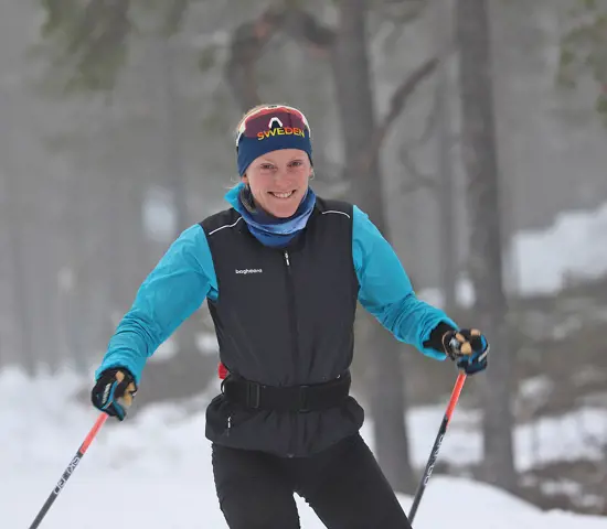 Linda Lindkvist kör de första träningspassen på snö på Idrefjäll inför den kommande skidorienteringssäsongen.