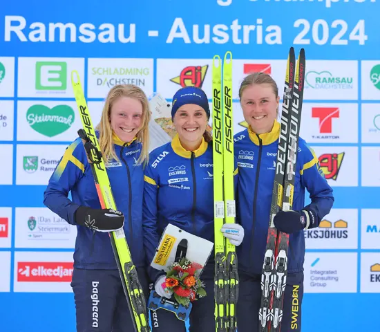 Helsvensk pall för andra dagen i rad när Magdalena Olsson tog andra raka guldet. Silver till Linda Lindkvist, till vänster och brons till Frida Sandberg.