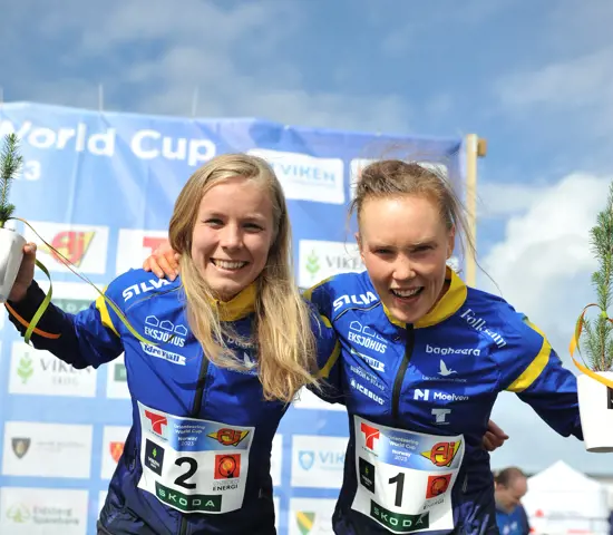 Sara Hagström och Tove Alexandersson efter dubbelseger på världscupen i Norge.