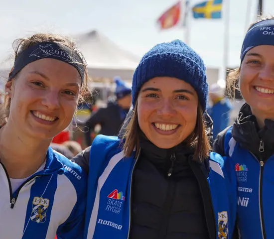 IFK Göteborgs vinnande lag kramar om varandra