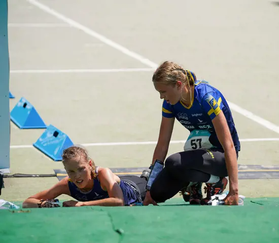 Tove Alexandersson och Hanna Lundberg pustar ut efter guld och brons på VM medeldistans i Schweiz 2023.