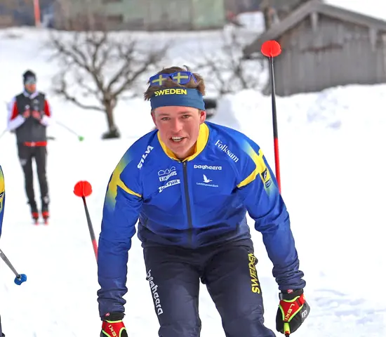 Jonatan Ståhl har varit med och tagit fram den första vetenskapliga artikeln om skidorientering.