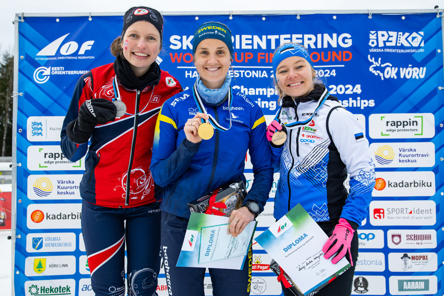 Topp tre i världscupen. Fr.v. tvåan Anna Ulvensöen, Norge, ettan Magdalena Olsson, Sverige och trean Daisy Kudre Schnyder, Estland. Bild: Reigo Teervalt.