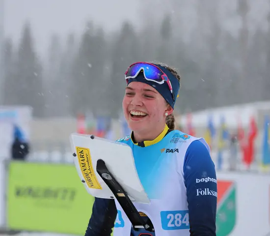En lycklig Elsa Brandt efter silver på JVM.