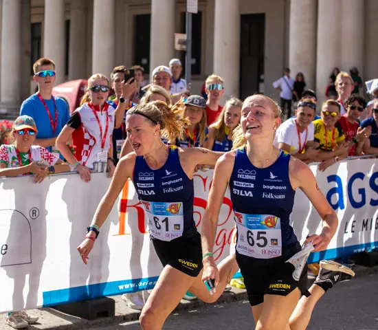 Tilda spurtar mot Alva Sonesson på knockout-sprinten i Italien
