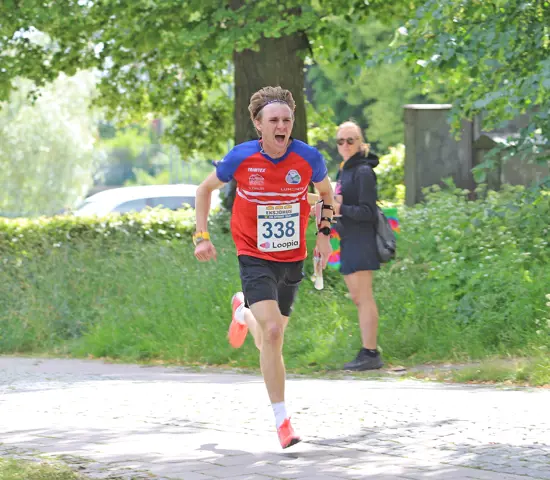 Hannes Mogensen på väg mot sist kontrollen och guld i H20 på Sprint-SM i Västerås.