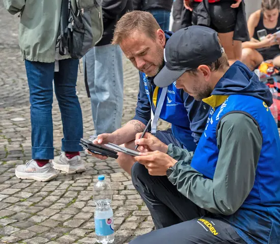 Förbundskapten Kalle Dalin tillsammans med landslagstränare Thomas Landqvist under världscupen i Schweiz.