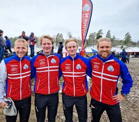 Ravinenkvartetten Quentin Rauturier, Emil Granqvist, Axel Granqvist och Gustav Bergman med stora leenden efter seger på Måsenstafetten.