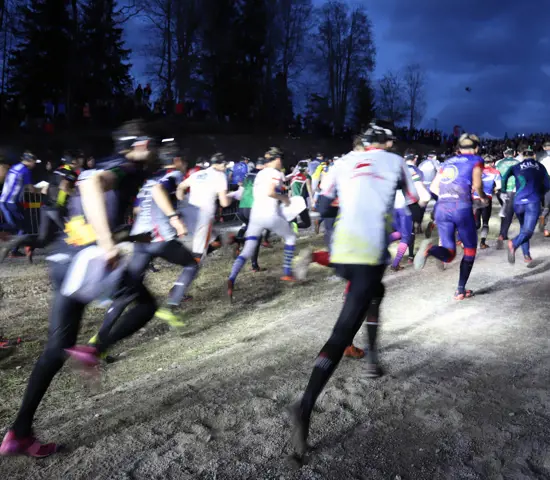 Starten tiomila i mörker 2022 Kilsbergen Örebro