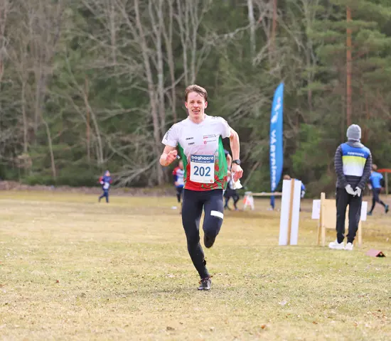 Simon Imark spurtar mot guld på Ultralång-SM i Nyköping. Natten mot fredag finns chansen till ett nytt guld på Natt-SM hemma i Stockholm för Imark.