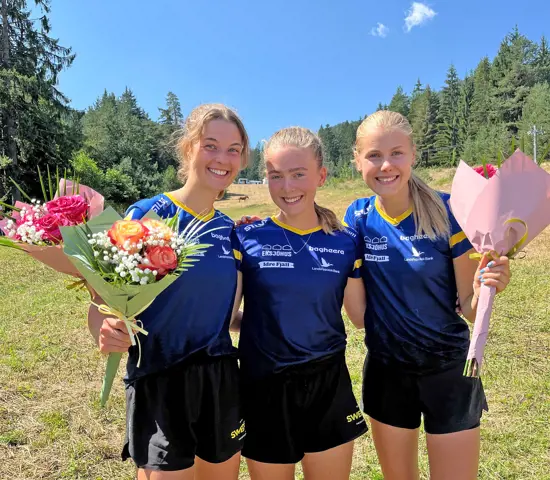 Johanna Källvik Leufvén, Tilde Backlund och Frida Vikström avslutade Student-VM med seger i stafetten.