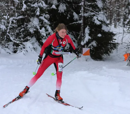 Frida Sandberg spurtar mot mål i svenska cupen i Umeå