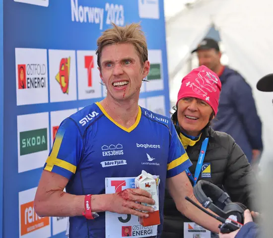 Martin Regborn och Anneli Östberg spanar mot upploppet.