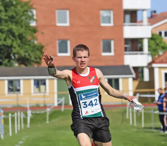 Noel Braun spurtar hem guld i H20.