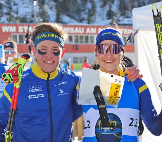 Jonatan Ståhl och Magdalena Olsson avslutade VM i skidorientering med silver i mixstafetten.