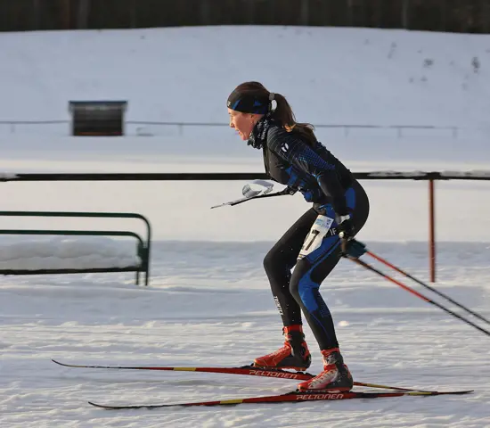 SM i skidorientering i Malung flyttas fram en vecka på grund av snöbrist. Bilden på Evelina Wickbom, I19 IF, från helgens cuptävlingar utanför Mora.