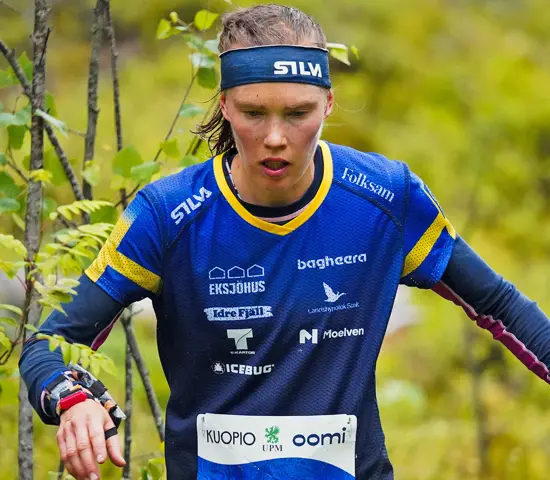 Tove Alexandersson på väg mot tredje plats på medeldistanskvalet vid VM i Finland.