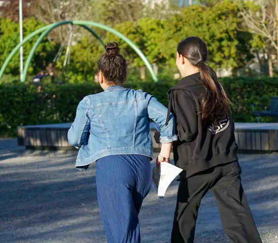 Hittahem innebär att orienteringsföreningar arrangerar regelbundna sprintträningar i parkmiljöer, i socioekonomiskt utsatta områden där det finns få etablerade idrottsarenor.